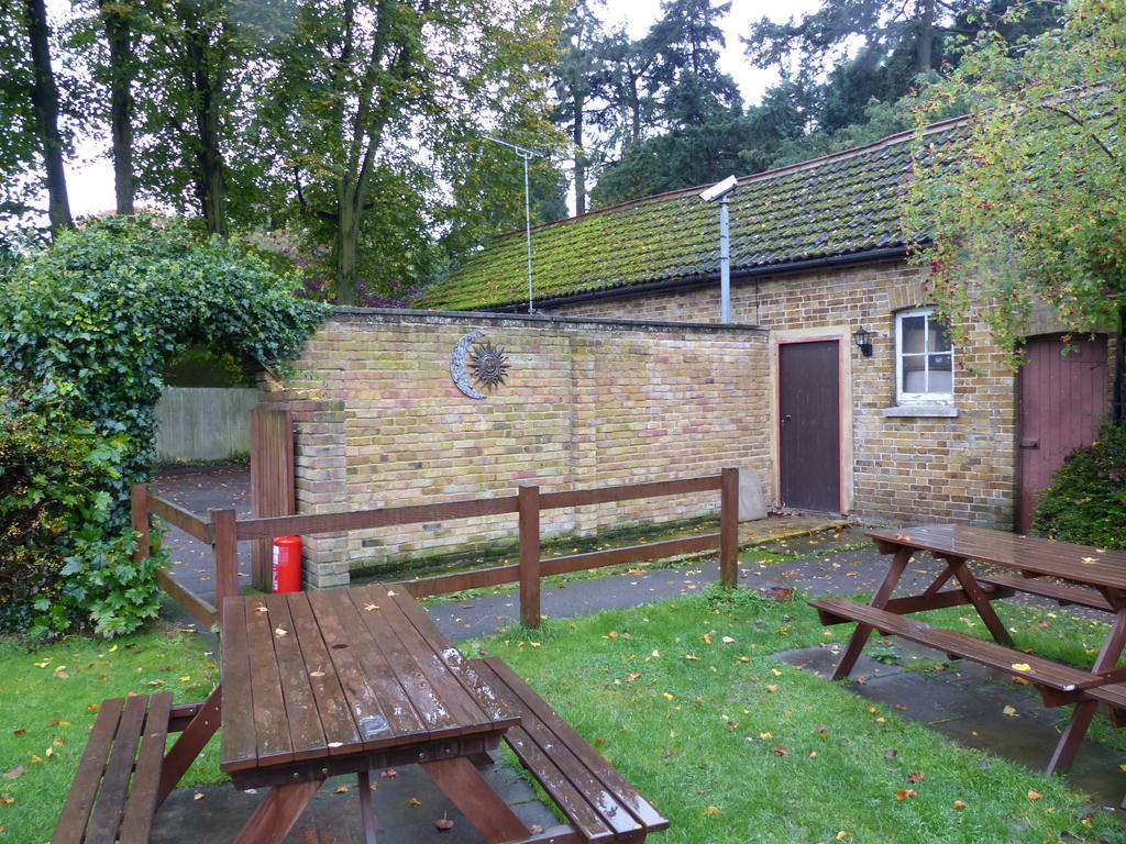 The Sun Inn Englefield Green Eksteriør bilde