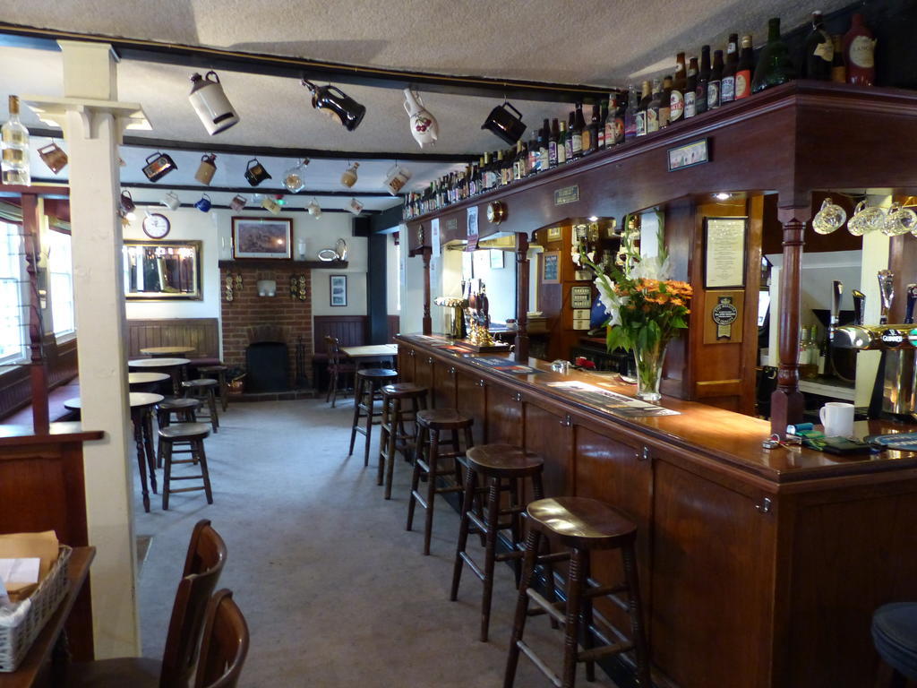 The Sun Inn Englefield Green Eksteriør bilde